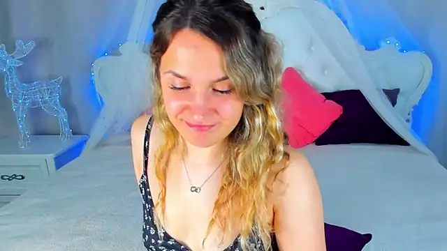 Snapshot of Milka_Blond chatting on 28, 4, 2026 Milka Blond online show from 28, 4, 2026