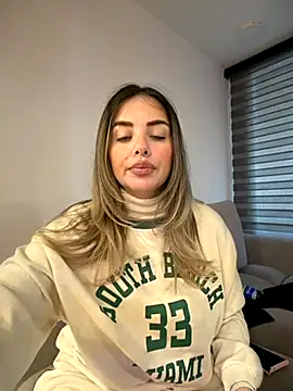 Snapshot of Alirawrz chatting on 8, 11, 2025 Alirawrz online show from 8, 11, 2025