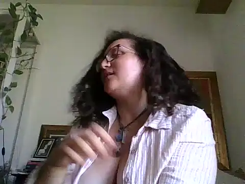 Snapshot of juicyrubies chatting on 12, 9, 2025 juicyrubies online show from 12, 9, 2025