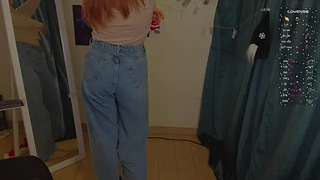 Josephine Kiss online show from 2, 1, 2025