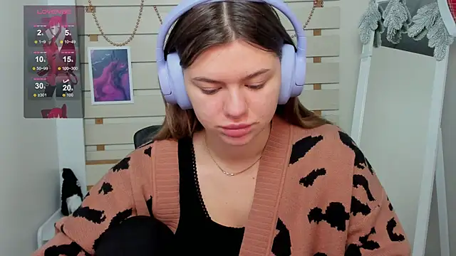 Josephine Kiss online show from 8, 1, 2025