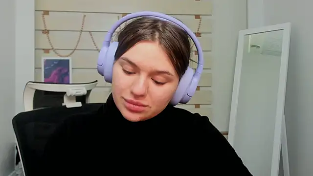 Josephine Kiss online show from 9, 2, 2025