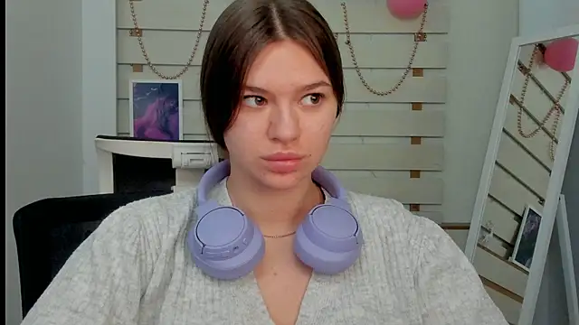 Josephine Kiss online show from 24, 2, 2025