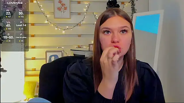 Josephine Kiss online show from 3, 2, 2026