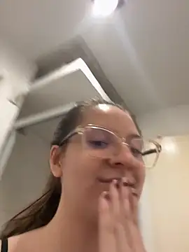 Snapshot of livgomez chatting on 2, 10, 2025 livgomez online show from 2, 10, 2025