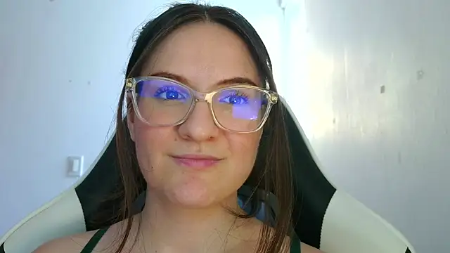 Snapshot of livgomez chatting on 13, 11, 2025 livgomez online show from 13, 11, 2025