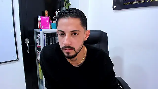 Snapshot of Erick_Wall chatting on 6, 3, 2026 Erick Wall online show from 6, 3, 2026
