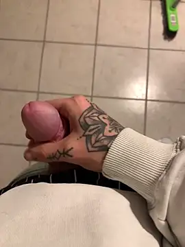 Snapshot of YoungDick25 chatting on 30, 10, 2025 YoungDick25 online show from 30, 10, 2025