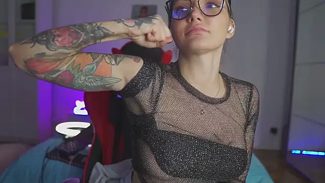 Lady3Holes online show from 10, 12, 2024