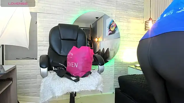 Snapshot of sussy__stone chatting on 23, 4, 2026 sussy stone online show from 23, 4, 2026