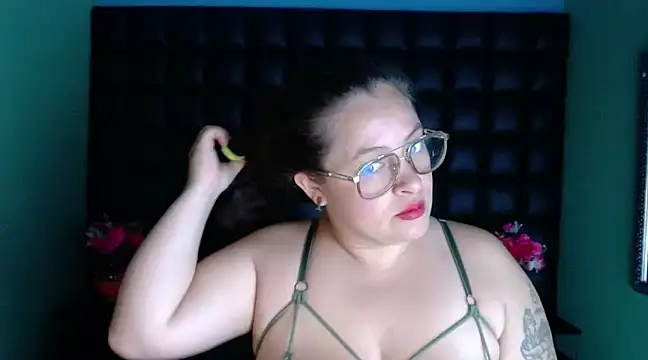 SaraThomso online show from 4, 12, 2024