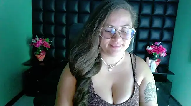 SaraThomso online show from 5, 12, 2024