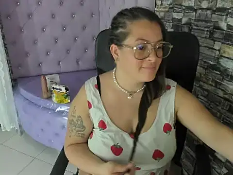 SaraThomso online show from 14, 12, 2024