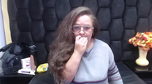 SaraThomso online show from 19, 12, 2024