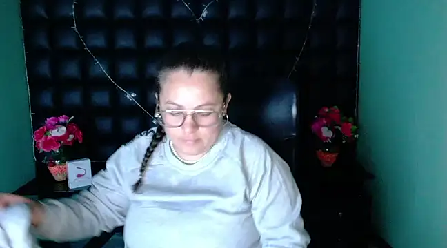 SaraThomso online show from 31, 12, 2024