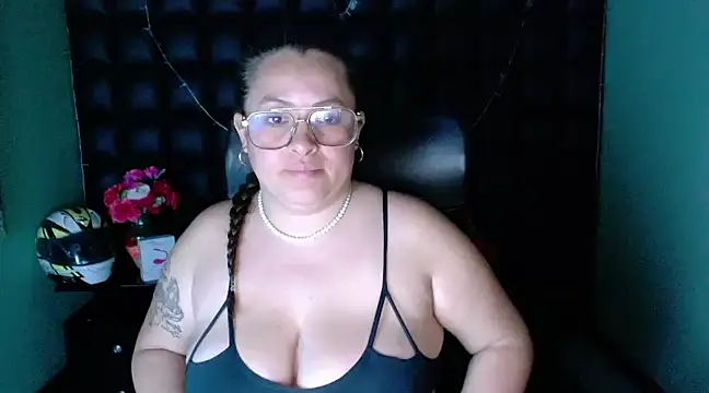 SaraThomso online show from 31, 12, 2024