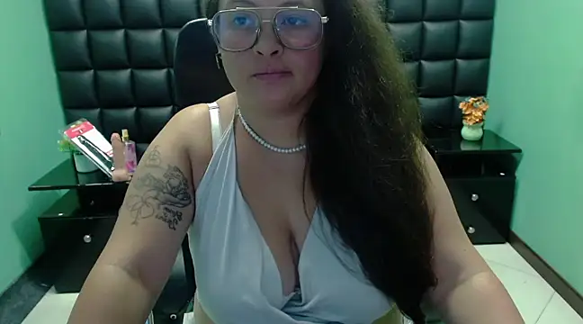 SaraThomso online show from 23, 3, 2025