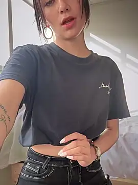 Lorraine Leon online show from 7, 2, 2025