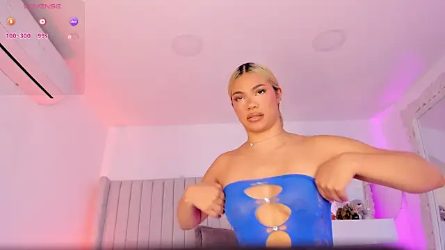 Snapshot of Shelynna_azzul chatting on 17, 5, 2026 Shelynna azzul online show from 17, 5, 2026