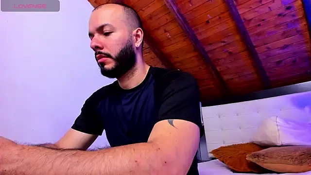 Tom Bailey online show from 5, 3, 2026