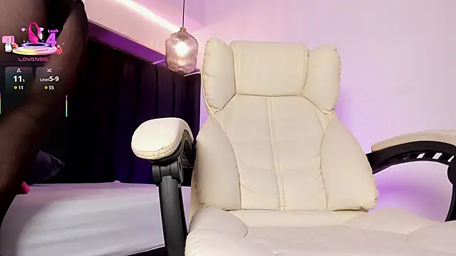 AllisonRoberts  online show from 9, 10, 2025