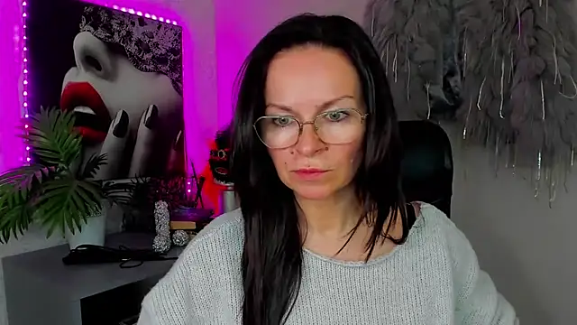 HelenLuxx online show from 20, 4, 2026