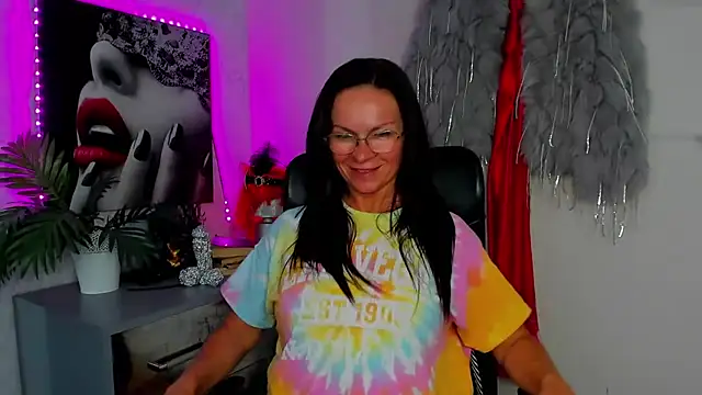 Snapshot of HelenLuxx chatting on 2, 6, 2026 HelenLuxx online show from 2, 6, 2026