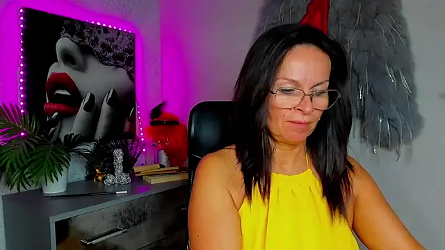 Snapshot of HelenLuxx chatting on 14, 7, 2026 HelenLuxx online show from 14, 7, 2026
