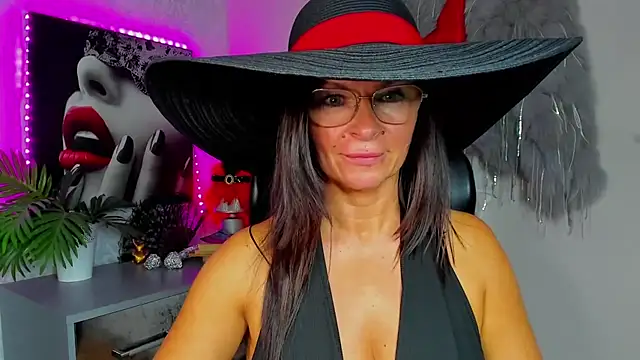 Snapshot of HelenLuxx chatting on 24, 7, 2026 HelenLuxx online show from 24, 7, 2026