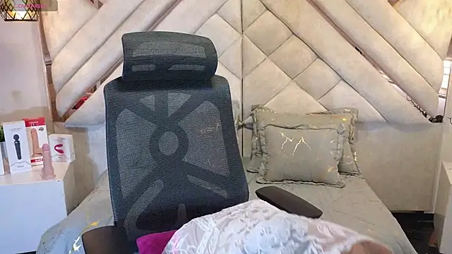 leslyflorez online show from 29, 1, 2025