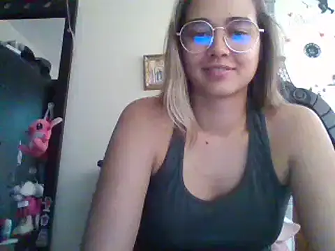 trianabell online show from 25, 2, 2025