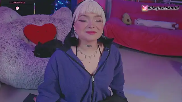 Snapshot of sensualkattt chatting on 14, 12, 2025 sensualkattt online show from 14, 12, 2025