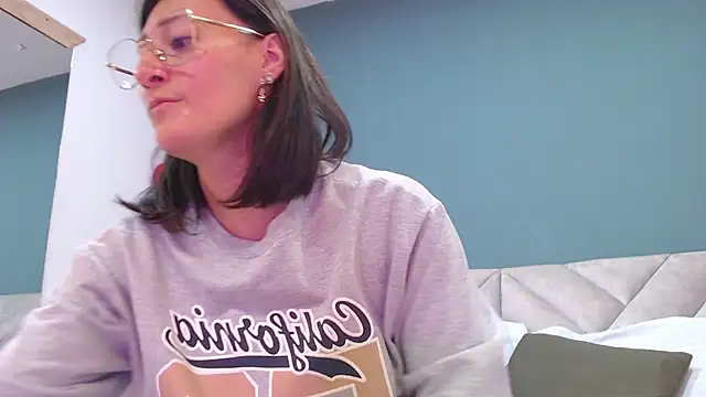 Snapshot of SharisWillian chatting on 19, 3, 2025 SharisWillian online show from 19, 3, 2025