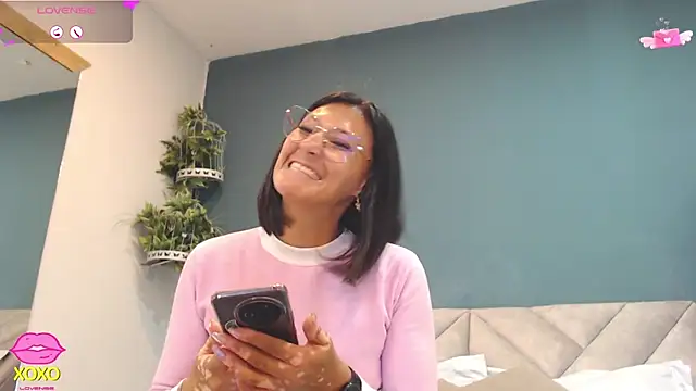 Snapshot of SharisWillian chatting on 20, 4, 2026 SharisWillian online show from 20, 4, 2026