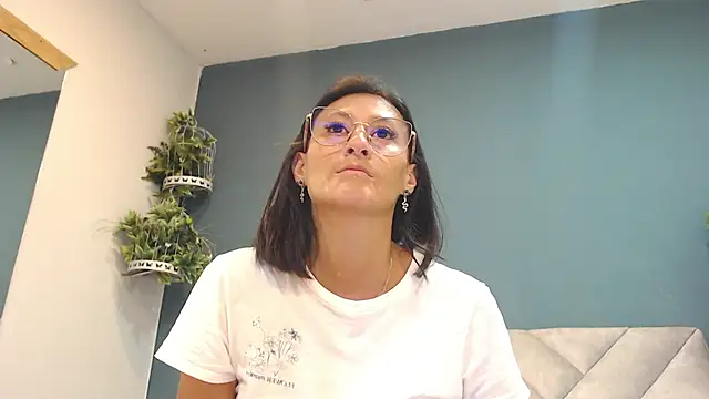 Snapshot of SharisWillian chatting on 22, 4, 2026 SharisWillian online show from 22, 4, 2026