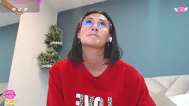 Snapshot of SharisWillian chatting on 24, 4, 2026 SharisWillian online show from 24, 4, 2026