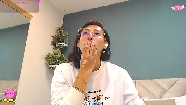 Snapshot of SharisWillian chatting on 29, 4, 2026 SharisWillian online show from 29, 4, 2026