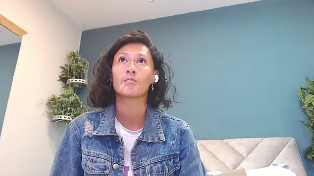Snapshot of SharisWillian chatting on 30, 4, 2026 SharisWillian online show from 30, 4, 2026