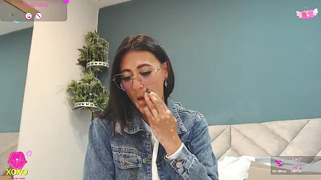 Snapshot of SharisWillian chatting on 2, 5, 2026 SharisWillian online show from 2, 5, 2026