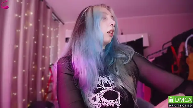 JustMeowGirl online show from 13, 4, 2026