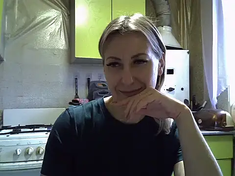 Snapshot of AshleyXHoney chatting on 7, 11, 2025 AshleyXHoney online show from 7, 11, 2025