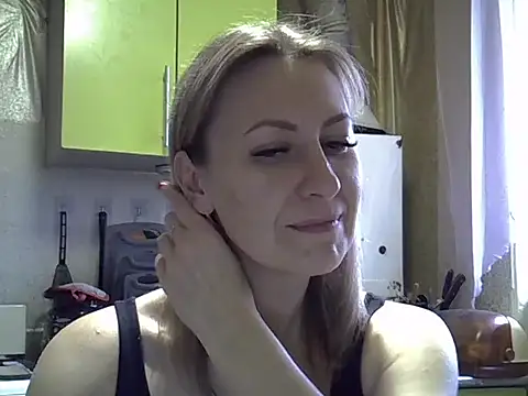 Snapshot of AshleyXHoney chatting on 4, 12, 2025 AshleyXHoney online show from 4, 12, 2025