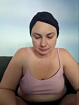 Snapshot of MilfyMrsRobinson chatting on 14, 5, 2026 MilfyMrsRobinson online show from 14, 5, 2026