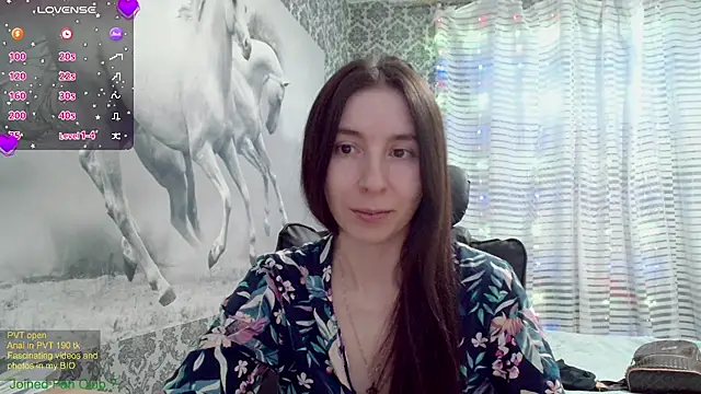 Snapshot of Wowpornoo chatting on 8, 2, 2025 Wowpornoo online show from 8, 2, 2025