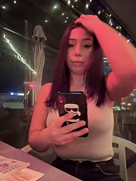 Snapshot of KimArts chatting on 19, 12, 2024 KimArts online show from 19, 12, 2024