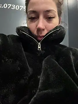 Snapshot of KimArts chatting on 6, 11, 2025 KimArts online show from 6, 11, 2025