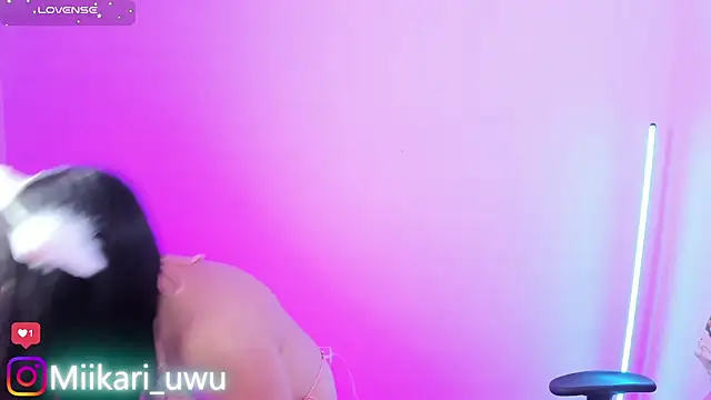 Snapshot of Ahri_Elderwood chatting on 6, 11, 2025 Ahri Elderwood online show from 6, 11, 2025