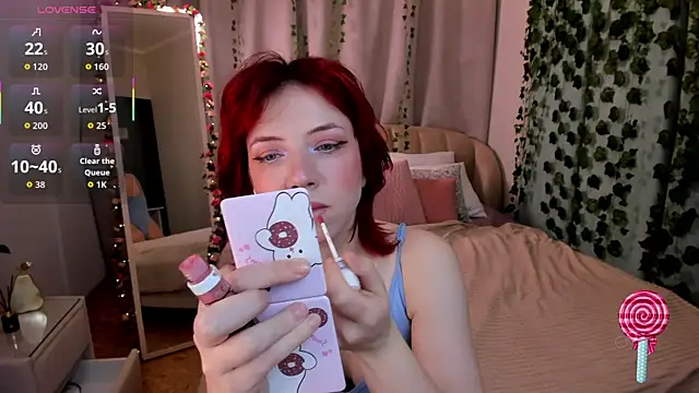 Snapshot of Love_is_Lola chatting on 26, 10, 2025 Love is Lola online show from 26, 10, 2025