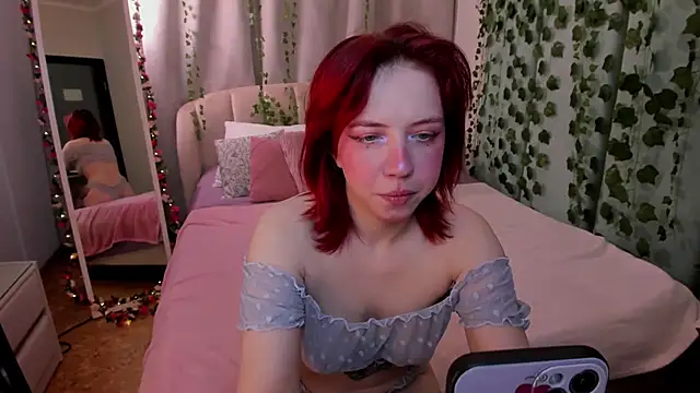 Snapshot of Love_is_Lola chatting on 15, 12, 2025 Love is Lola online show from 15, 12, 2025