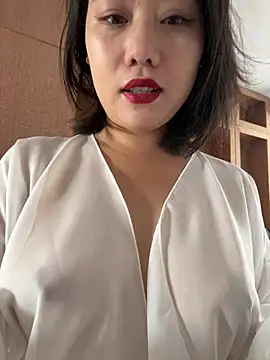 Snapshot of Eliza-E chatting on 13, 5, 2026 Eliza-E online show from 13, 5, 2026